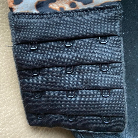 Victoria Secret Bombshell multi-way/multioptions Bra. 34DD add 2 size - Picture 10 of 14